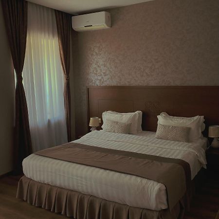 Old Metekhi Hotel Tbilisi Exteriör bild